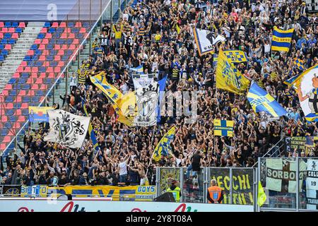 Parma Calcio Fans beim Spiel Bologna FC gegen Parma Calcio, italienische Fußball-Serie A in Bologna, Italien, 06. Oktober 2024 Stockfoto