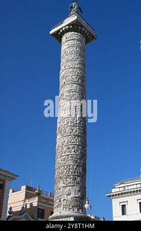 Die Säule des Markus Aurelius (193 n. Chr.), auf der Piazza Colonna, Rom. Italien. Stockfoto