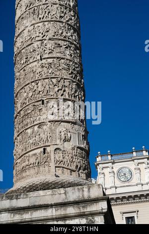 Die Säule des Markus Aurelius (193 n. Chr.), auf der Piazza Colonna, Rom. Italien. Stockfoto