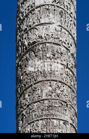 Die Säule des Markus Aurelius (193 n. Chr.), auf der Piazza Colonna, Rom. Italien. Stockfoto