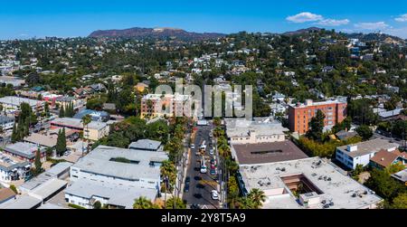 Luftaufnahme des Hollywood District mit Hollywood Hills im Hintergrund Stockfoto