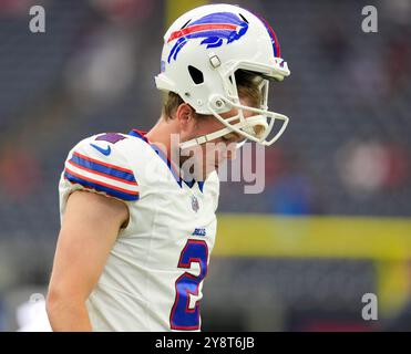 Houston, Tx, USA. Oktober 2024. Bills platzieren Kicker Tyler Bass (2) während eines NFL-Spiels zwischen den Houston Texans und den Buffalo Bills am 6. Oktober 2024 in Houston. (Kreditbild: © Scott Coleman/ZUMA Press Wire) NUR REDAKTIONELLE VERWENDUNG! Nicht für kommerzielle ZWECKE! Stockfoto