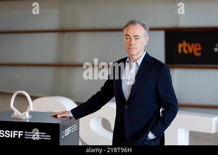 John Crowley nimmt am Fotoruf „We Live in Time (Vivir El Momento)“ während des 72. San Sebastian International Film Festivals im Kursaal Palace Teil. (Foto: Nacho Lopez/SOPA Images/SIPA USA) Credit: SIPA USA/Alamy Live News Stockfoto