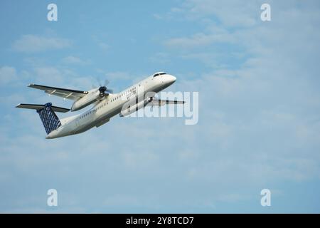 Porter Airlines Dash 8 - 400 startet bei klarem Himmel Stockfoto