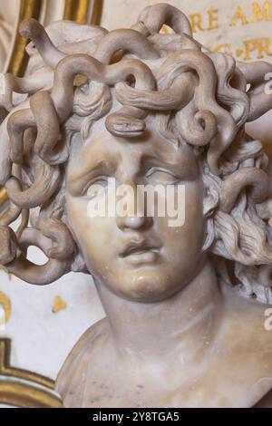 Rom, Italien, 20. August 2023: Kapitolinisches Museum, Medusa-Büste von Gian Lorenzo Bernini, 1648, Marmor, Europa Stockfoto