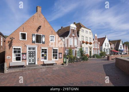 Giebelhäuser im Fischerhafen Greetsiel, Krummhoern, Ostfriesland, Niedersachsen, Deutschland, Europa Stockfoto