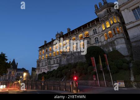 Einbruch der Dunkelheit im Schloss von Blois, Loire-Tal, Frankreich, Europa Stockfoto