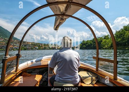 Bootsfahrt auf dem Comer See Stockfoto