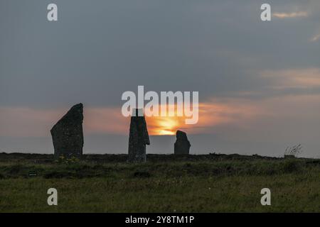 Sonnenuntergang, Ring of Brodgar, Steinkreis und Graben, neolithisches Denkmal, UNESCO-Weltkulturerbe, Festland, Orkney Island, Schottland, Großbritannien Stockfoto