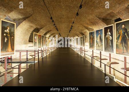 Venaria reale, Turin, Italien, 16. Juli 2023: Alte Galerie, Museum mit Gemäldeperspektive, Europa Stockfoto