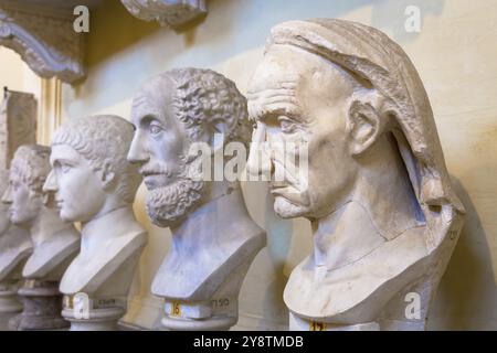 ROM, VATIKANSTAAT, CA. AUGUST 2020: Klassische Statuen aus Sicht des Vatikanischen Museums Stockfoto