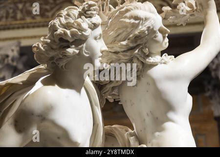 Rom, Italien, 28. Dezember 2023: Galerie Borghese, Apollo und Daphne von Gian Lorenzo Bernini, um 1625. Carrara-Marmor, h. cm 243, Europa Stockfoto