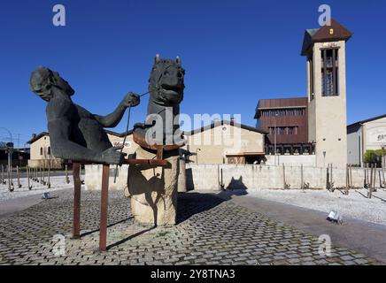 Skulptur im Bahnhofsviertel, Haro, La Rioja, Spanien, Europa Stockfoto