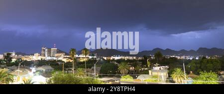 Gewitter Blitz über der Innenstadt von Tucson Arizona Usa Stockfoto