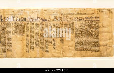 TURIN, ITALIEN, CA. MAI 2021: Altägyptischer Papyrus mit Hieroglyphen-Grabtext. Um 1550 v. Chr. antike Handschrift Stockfoto
