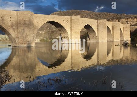 Brücke über den Fluss Ebro, Brinas, La Rioja, Spanien, Europa Stockfoto