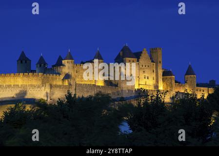 Einbruch der Dunkelheit in Carcassonne, Aude, Frankreich, Europa Stockfoto