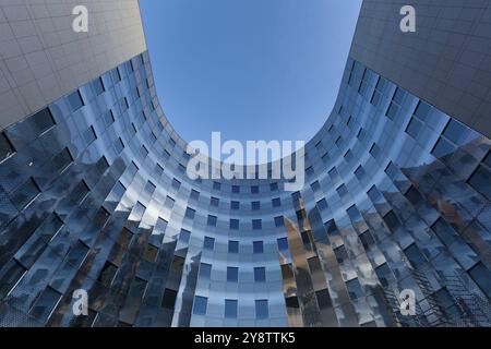 Reflektieren Sie im Gebäude, La Defense, Paris, Frankreich, Europa Stockfoto