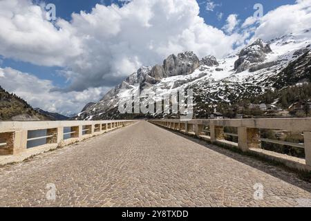 Landschaft des Mount Marmolada vom Fedaia Lake Damm Stockfoto