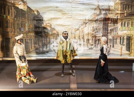 Vintage Puppentheater aus Holz. Alte historische Marionetten Stockfoto