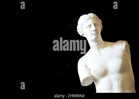 Paris, Frankreich, ca. August 2021: Venus de Milo, antike Statue, die gemeinhin Aphrodite in Europa repräsentiert Stockfoto