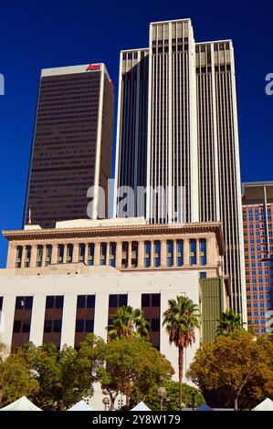 Los Angeles, CA, USA 23. Juli 2014 die Wolkenkratzer der Innenstadt von Los Angeles stehen am Rande des Pershing Square Stockfoto