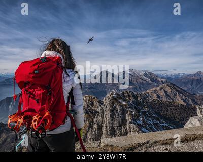 Trekkingszene auf den Comer Alpen Stockfoto