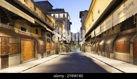 Florenz, Italien, ca. Juli 2021. Nachtlicht auf Ponte Vecchio, Alte Brücke, Europa Stockfoto