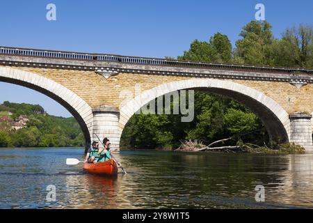 Kanu in Beynac-et-Cazenac, Dordogne, Nouvelle Aquitaine, Frankreich, Europa Stockfoto