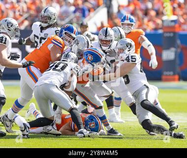 Denver, Colorado, USA. Oktober 2024. Broncos RB JAVONTE WILLIAMS läuft im 1. Platz für harte Yards. Halb im Empower Field in Mile High am Sonntagnachmittag. Die Broncos schlugen die Raiders mit 34:18. (Kreditbild: © Hector Acevedo/ZUMA Press Wire) NUR REDAKTIONELLE VERWENDUNG! Nicht für kommerzielle ZWECKE! Quelle: ZUMA Press, Inc./Alamy Live News Stockfoto