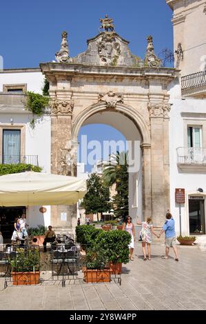 Barockes Tor zur Altstadt, Martina Franca, Provinz Taranto, Apulien Region, Italien Stockfoto