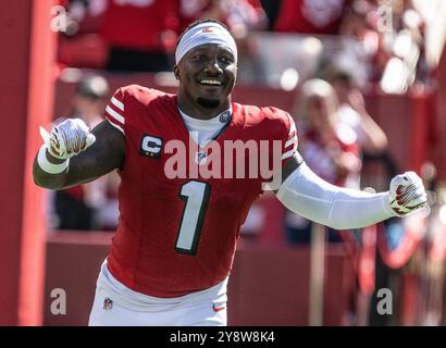 Santa Clara, Usa. Oktober 2024. San Francisco 49ers Wide Receiver Deebo Samuel Sr. (1) tritt am Sonntag, den 6. Oktober 2024 in Santa Clara, Kalifornien, in das Spielfeld ein, um die Arizona Cardinals im Levi's Stadium zu spielen. Die Cardnals besiegten die 49ers 24:23. Foto: Terry Schmitt/UPI Credit: UPI/Alamy Live News Stockfoto