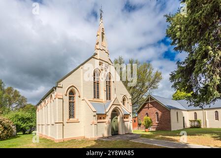Die zwischen 1861 und 1885 errichteten Kirchengebäude in der Hauptstraße von Blayney sind im mittelalterlichen Stil der Wesleyanischen methodistischen Kirche erbaut. Stockfoto