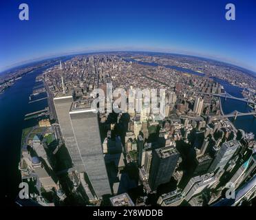 1993 historische Twin Towers (© MINORU YAMASAKI 1973) DOWNTOWN SKYLINE HUDSON RIVER MANHATTAN NEW YORK CITY USA Stockfoto