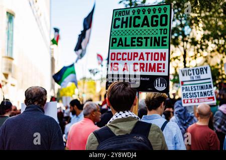 Chicago, USA. Oktober 2024. Gruppen, die sowohl Palästina als auch Israel unterstützen, trafen sich einzeln in Anerkennung des Jahres seit dem 7. Oktober des Hamas-Angriffs auf Israel, bei dem über 1.000 Israelis getötet wurden, die zum Krieg im Gazastreifen führten Credit: David Jank/JankPhoto/Alamy Live News. Stockfoto