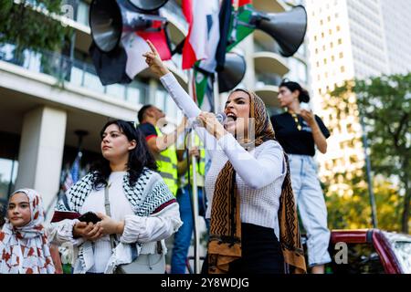 Chicago, USA. Oktober 2024. Gruppen, die sowohl Palästina als auch Israel unterstützen, trafen sich einzeln in Anerkennung des Jahres seit dem 7. Oktober des Hamas-Angriffs auf Israel, bei dem über 1.000 Israelis getötet wurden, die zum Krieg im Gazastreifen führten Credit: David Jank/JankPhoto/Alamy Live News. Stockfoto