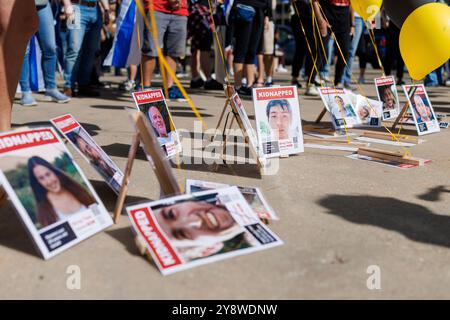 Chicago, USA. Oktober 2024. Gruppen, die sowohl Palästina als auch Israel unterstützen, trafen sich einzeln in Anerkennung des Jahres seit dem 7. Oktober des Hamas-Angriffs auf Israel, bei dem über 1.000 Israelis getötet wurden, die zum Krieg im Gazastreifen führten Credit: David Jank/JankPhoto/Alamy Live News. Stockfoto