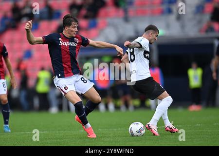 Valentin Mihaila (Parma) Giovanni Fabbian (Bologna) während des Spiels der italienischen Serie A zwischen Bologna 0-0 Parma im Renato Dallara Stadion am 5. Oktober 2024 in Bologna, Italien. Quelle: Maurizio Borsari/AFLO/Alamy Live News Stockfoto