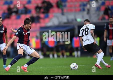 Valentin Mihaila (Parma) Giovanni Fabbian (Bologna) während des Spiels der italienischen Serie A zwischen Bologna 0-0 Parma im Renato Dallara Stadion am 5. Oktober 2024 in Bologna, Italien. Quelle: Maurizio Borsari/AFLO/Alamy Live News Stockfoto