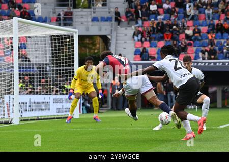 Dan Ndoye (Bologna) Woyo Coulibaly (Parma)Enrico Del Prato (Parma) während der Italienischen Serie A Spiel zwischen Bologna 0-0 Parma im Renato Dallara Stadion am 5. Oktober 2024 in Bologna, Italien. (Foto: Maurizio Borsari/AFLO) Stockfoto