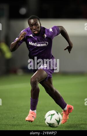 Florenz, Italien. Oktober 2024. Michael Kayode von Fiorentina in Aktion während der UEFA Conference League 2024/2025 League am 1. Spieltag zwischen Fiorentina und den New Saints im Artemio Franchi Stadion - Sport, Fußball - Florenz, Italien - Donnerstag, 3. Oktober 2024 (Foto: Massimo Paolone/LaPresse) Credit: LaPresse/Alamy Live News Stockfoto