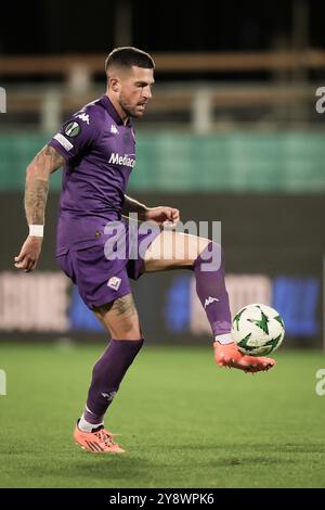 Florenz, Italien. Oktober 2024. FiorentinaÕs Cristiano Biraghi in Aktion während der UEFA Conference League 2024/2025 League-Phase 1 Spieltag zwischen Fiorentina und den Neuen Heiligen im Artemio Franchi Stadion - Sport, Fußball - Florenz, Italien - Donnerstag, 3. Oktober 2024 (Foto: Massimo Paolone/LaPresse) Credit: LaPresse/Alamy Live News Stockfoto