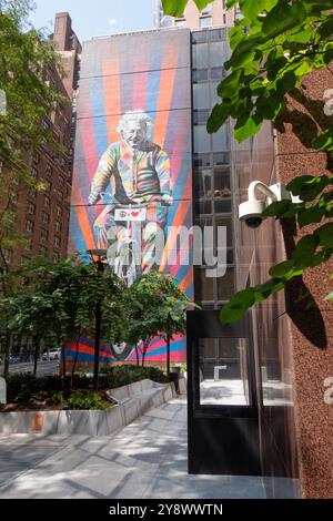 „Genial is Riding a Bike“ Wandgemälde von Kobra, Manhattan, New York, USA Stockfoto