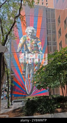 „Genial is Riding a Bike“ Wandgemälde von Kobra, Manhattan, New York, USA Stockfoto