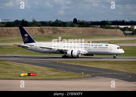 Saudi Arabia Airlines Boeing 787-9 Dreamliner landet am Flughafen Birmingham, Großbritannien (HZ-ARG) Stockfoto