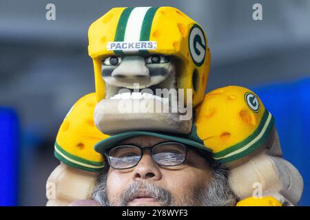 Los Angeles, Usa. Oktober 2024. Ein Fan der Green Bay Packers wird während eines Fußballspiels der NFL gegen die Los Angeles Rams im SoFi Stadium gesehen. Green Bay Packers 24:19 Uhr Los Angeles Rams. Quelle: SOPA Images Limited/Alamy Live News Stockfoto
