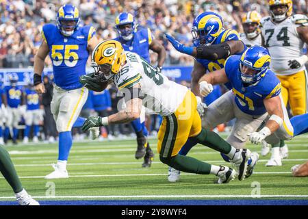Los Angeles, Usa. Oktober 2024. Green Bay Packers TIE End Tucker Kraft (L) läuft für einen Touchdown gegen die Los Angeles Rams während eines NFL-Fußballspiels im SoFi Stadium. Green Bay Packers 24:19 Uhr Los Angeles Rams. Quelle: SOPA Images Limited/Alamy Live News Stockfoto