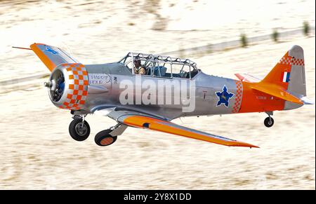 Sivrihisar Eskisehir Turkiye 09 21 2024 1953 NORTH AMERICAN T-6G TEXAN Happy Hour auf der SHG Air Show Stockfoto