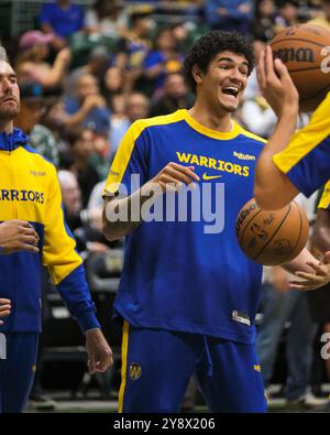 Honolulu, Hawaii, USA. Oktober 2024. Golden State Warriors stürzten GUI Santos auf Platz 15 während des NBA-Basketballspiels zwischen den Los Angeles Clippers und den Golden State Warriors in der Simplify Arena im Stan Sheriff in Honolulu, Hawaii. Glenn Yoza/CSM/Alamy Live News Stockfoto