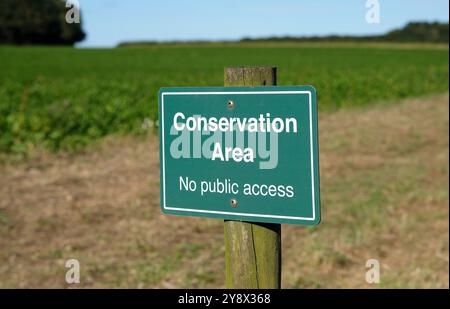 Naturschutzgebiet, kein öffentliches Zugangsschild auf Farmland, edgefield, Nord-norfolk, england Stockfoto